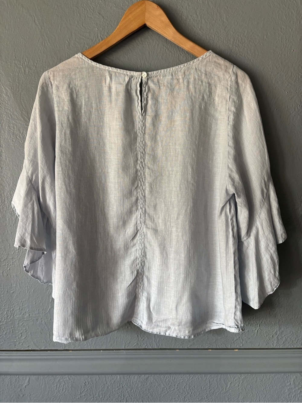Velvet by Graham & Spencer Linen Ruffle Sleeve Blouse Pale Blue XS - Picture 5 of 10